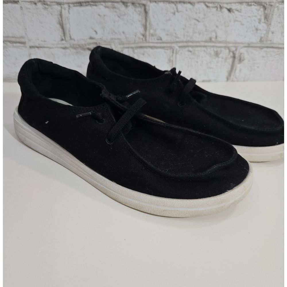 Mad Love black boat shoes